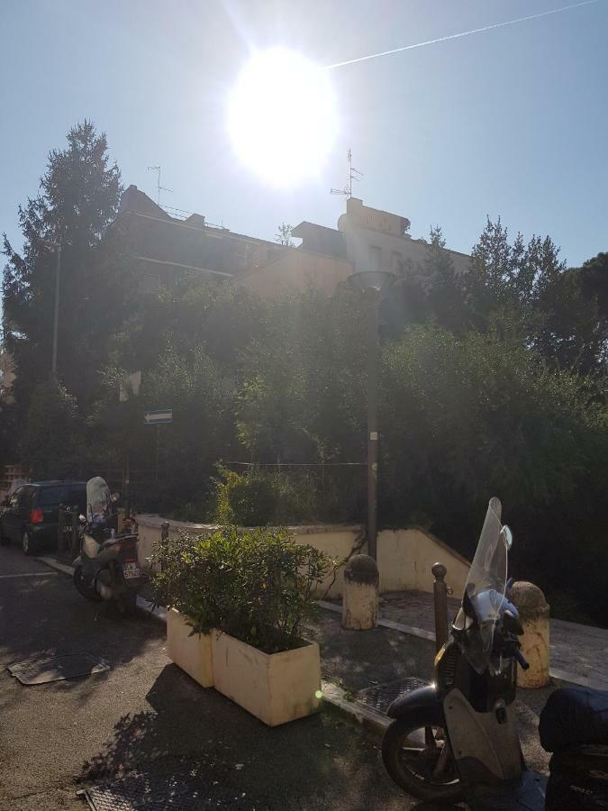 Appartamento Luminoso Con Vista Su Villa Ada Rome Luaran gambar